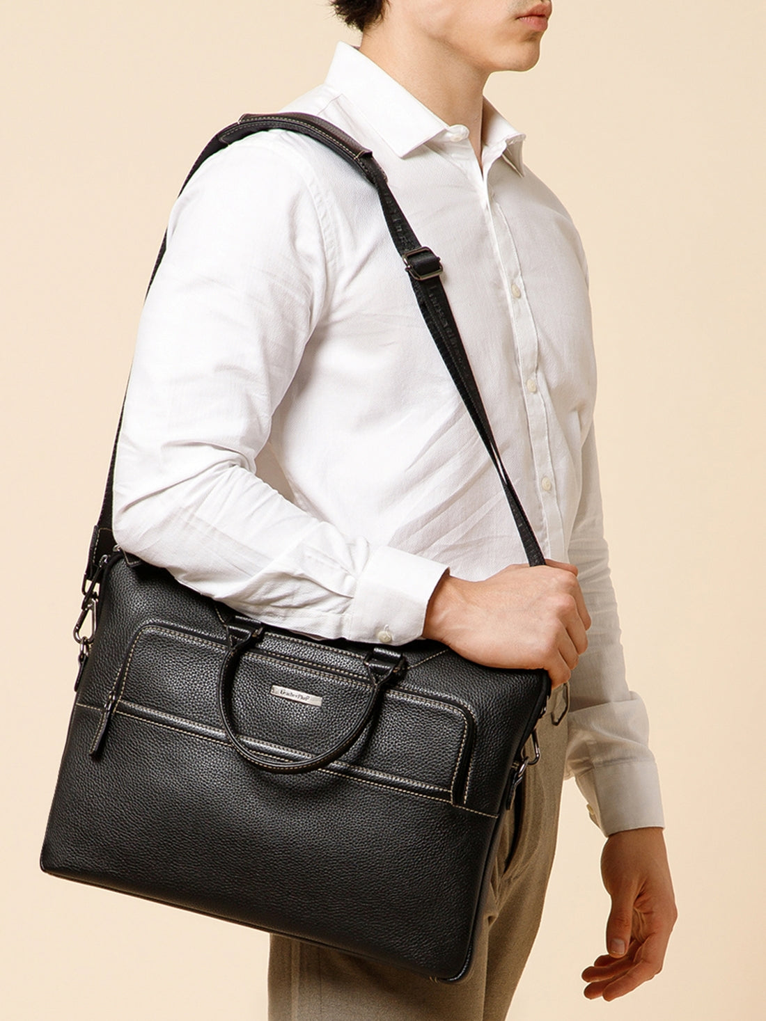 Contrast Stitched Leather Laptop Sleeve SV16-6001