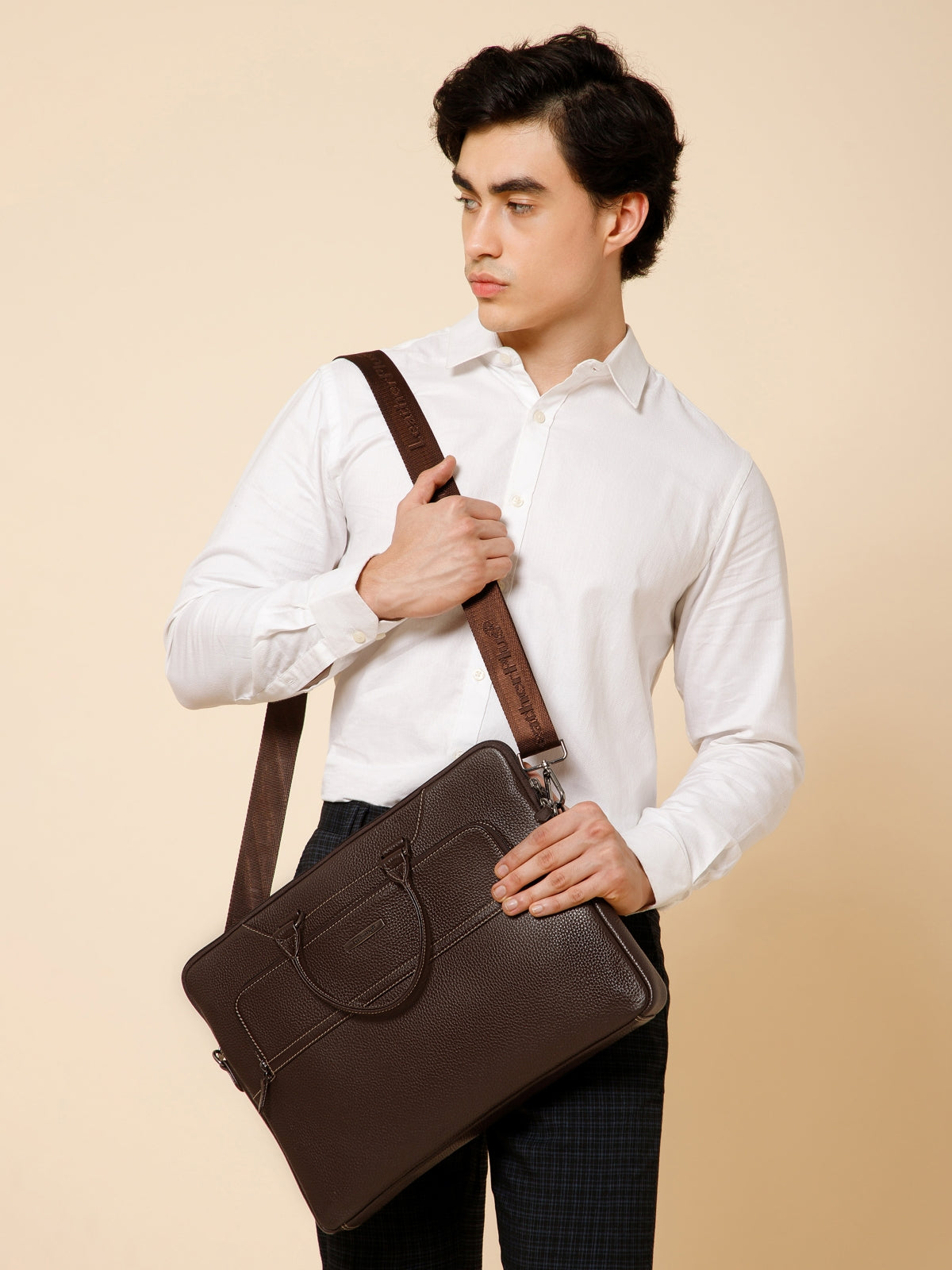 Contrast Stitched Leather Laptop Sleeve SV16-6001